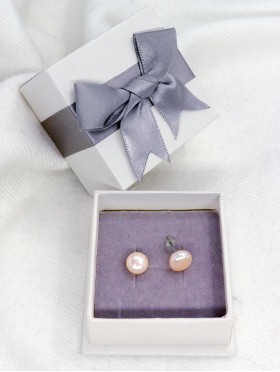 Pearl Earrings W/ Gift Box
